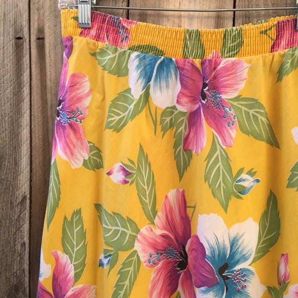 Hawaiian Flower Skit 🌺 - Picture 2 of 3